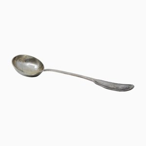 Silberne Suppenkelle mit Rillen