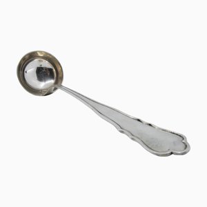 Silberne Suppenkelle mit Rillen