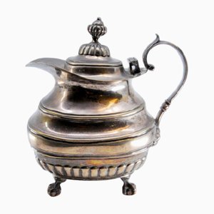 Teekanne mit Knopfdeckel und krallenförmigen Füßen
