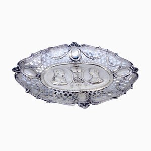 Silbernes Tablett mit Fleur-de-Lis, königlichen Figuren, Schnurfriesen und Monogrammkarten