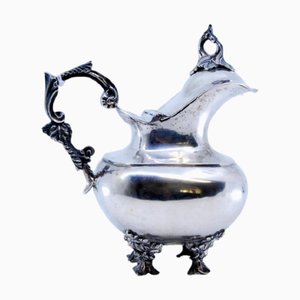 Silberner Milchkännchen mit Knopfdeckel und erhöhten Füßen im Stil von D Maria