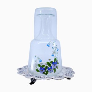 Nachtflasche aus säuregeätztem Glas und Silber mit Blumen und Boden mit ausgeschnittenen Applikationen