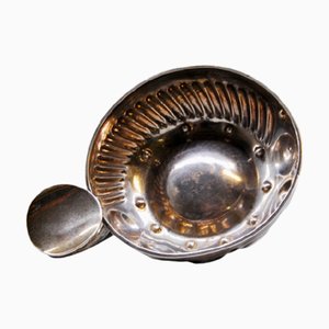Silberner Pokal zur Weinprobe