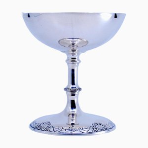 Silbernes Champagnerglas mit Basisreliefs und Stielperlen