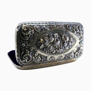 Zigarrenetui aus vergoldetem Silber mit floralen Reliefs, guillochiertem Boden mit asymmetrischen Designs und samtiger Innenausstattung