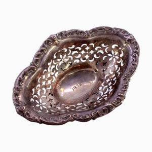Cut-Out Silver Candy Box with Shell-Shaped Claw-Shaped Feet