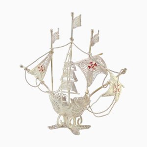 Caravella piccola in filigrana d'argento con croci smaltate