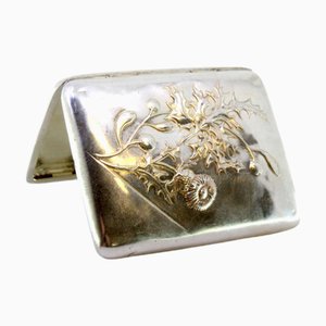 Portasigarette Art Nouveau in argento con motivi floreali in rilievo