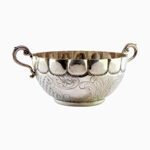 Silberner Becher mit gravierten Blumenmotiven und durchbrochenen Henkeln