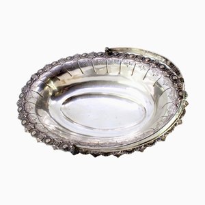 Fruttiera in argento con rilievi, manico e piedini