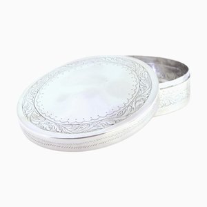 Runde silberne Rosenkränze mit gravierten Blumenmotiven