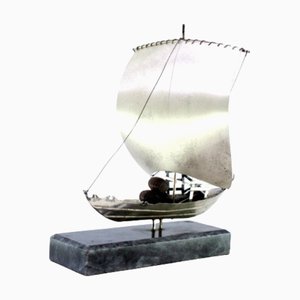 Silbernes Rabelo-Boot mit Holzpfeifenapplikationen und Marmorsockel