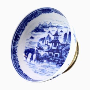 Porzellanschale mit Seelandschaften und rundem Silbersockel im Stil der East India Company