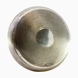 Schnupftabakdose in Guilloche-Silber mit Monogramm-Plakette und seifenförmigem Druckdeckel