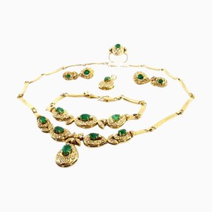 Halskette, Ring, Armband, Ohrringe und Anhänger aus Gold mit Steinen, Diamanten im Brillantschliff und Smaragden im Birnenschliff, 5 . Set