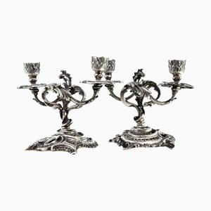 Silberne 2-flammige Kandelaber mit Reliefs, Muscheln, Girlanden und Applikationen, 2er Set