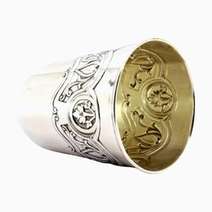 Silberpokal mit Reliefs und Friesrand