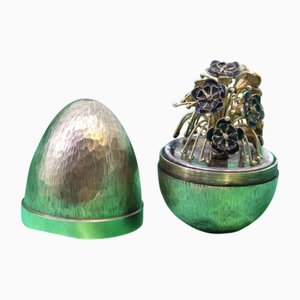 Gebürstetes Silberei mit Blumenstrauß im Stil von Fabergé