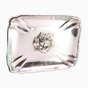 Silberner Catchall mit Ausschnitten, zentralen Rose und Akanthusblattförmigen Füßen