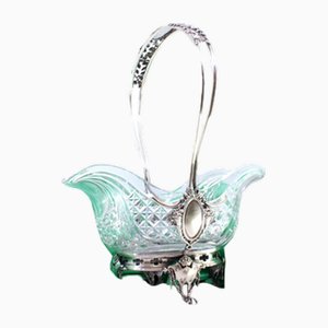 Centre de Table à Fruits en Verre Taillé avec Structure Argentée et Motifs Floraux Ajourés
