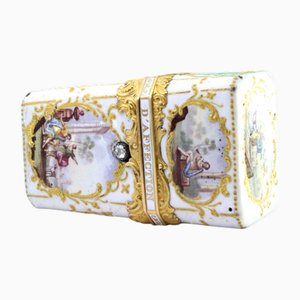 Keramikgeschirr mit Blumenmotiven