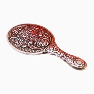 Silberner Handspiegel mit Blumenmotiven