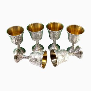Silberne Kelche mit gemeißelten Reliefs und goldenem Interieur, 6 . Set