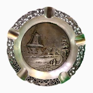 Silberner Aschenbecher mit Reliefs im holländischen Stil