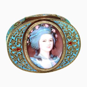 Gold Snuff Box with Enamel Garlands