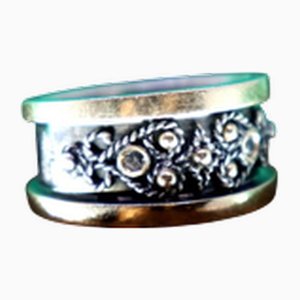 Ring aus Gold und Silber mit vernickeltem Zentrum