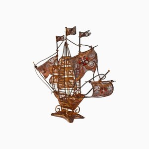 Silberne Karavelle mit vergoldeten Filigran- und Malteserkreuzen