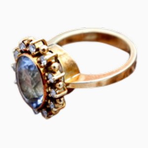 Goldring mit Diamanten