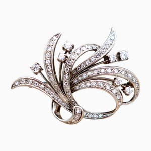 White Gold Brooch with Brilliant-Cut Diamonds and Applied Flakes