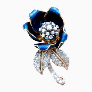 Blumenförmige Goldbrosche mit Diamantsplittern