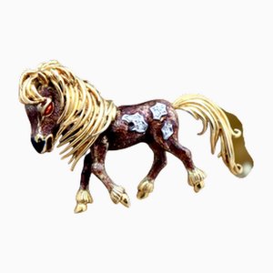 Goldbrosche in Pferdeform mit Emaille-Applikationen und Diamanten