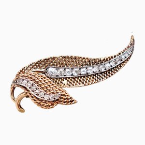 Blattförmige Goldbrosche mit Diamanten