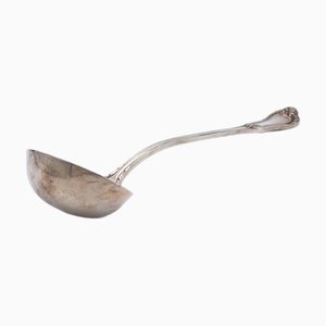 Silberne Suppenkelle mit Rillen