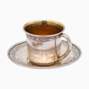 Gravierte silberne Tasse und Untertasse mit vergoldetem Interieur, 2 . Set