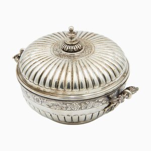 Schale aus gummiertem Silber mit gravierten Blumenmotiven