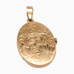 Pendant in Gold Medallion