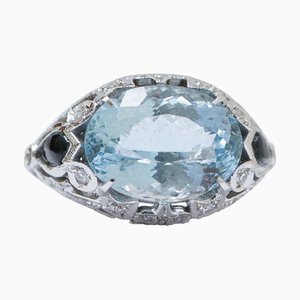 Weißgoldener Ring mit Aquamarinfarbenem Topas