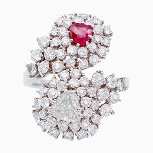 Anillo de platino con rubí y diamantes