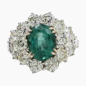 Anillo de Oro de 18 Kilates con Esmeralda y Diamante