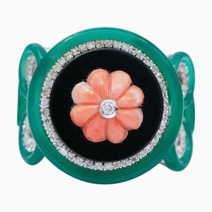 Ring aus Weißgold mit Diamanten