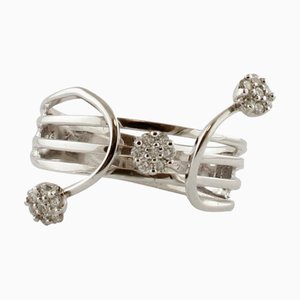Ring aus 18 Karat Weißgold mit blauem Saphir und Diamanten
