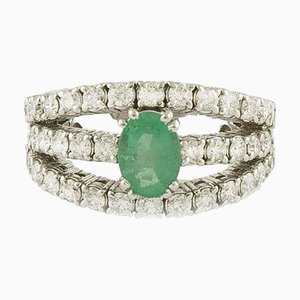 Verlobungsring aus Weißgold mit Smaragd und Diamanten