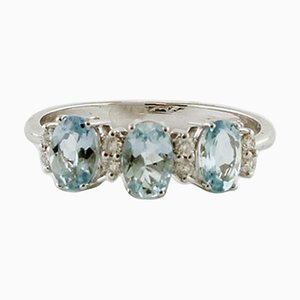 Moderner Ring aus 18 Karat Weißgold mit Aquamarin und Diamanten