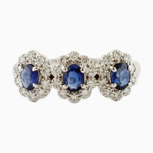 Ring aus 18 Karat Weißgold mit Saphiren und Diamanten
