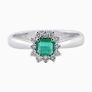 Bague de fiançailles en or blanc 18k avec diamants et émeraude