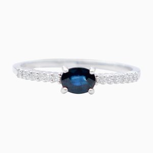 Ring aus 18 Karat Weißgold mit Diamanten und Saphir